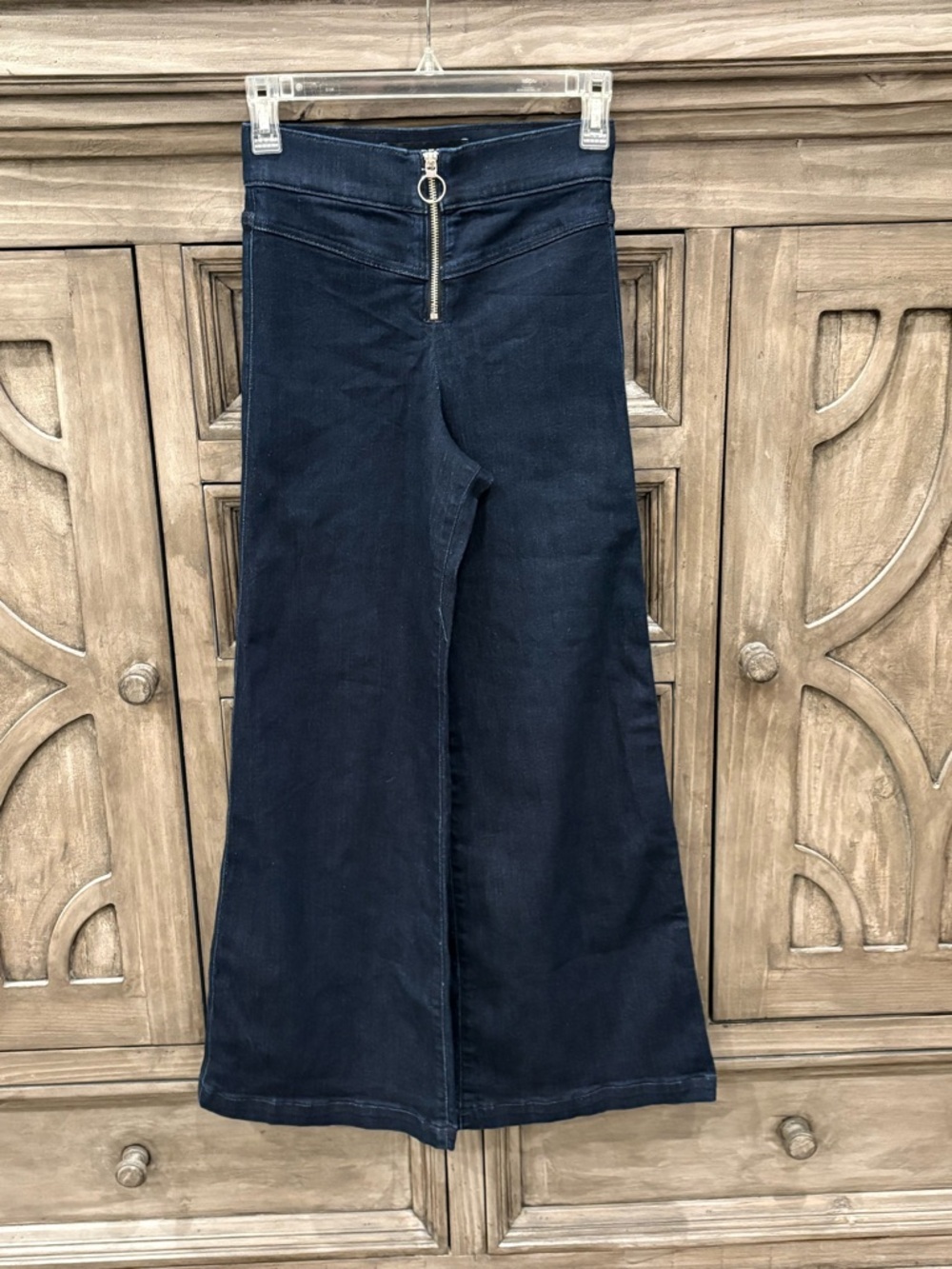 NWOT Women’s EXPRESS Dark Blue Super High Rise Wide Leg Zipper Jeans (00 Short)